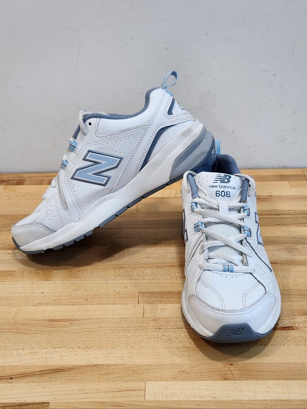 New Balance Women's 608v5 Leather Cross Trainers White/Blue Size 7